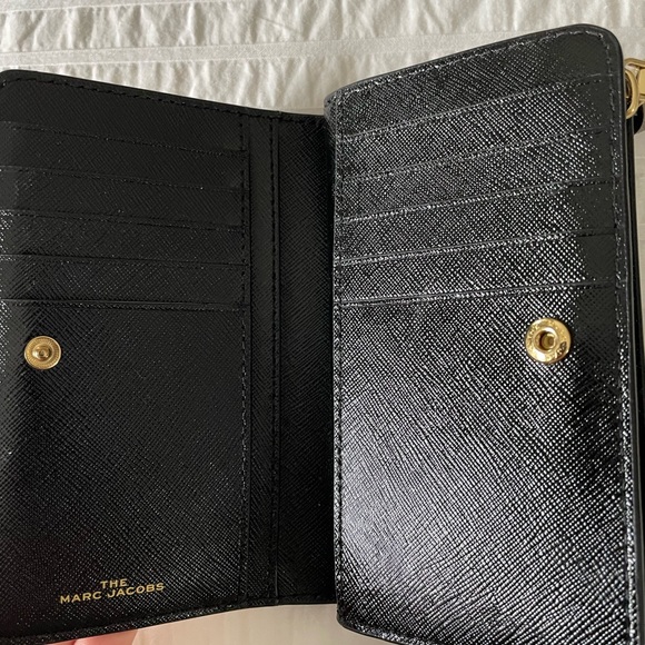 COPY - Marc Jacobs Wallet - Picture 2 of 5